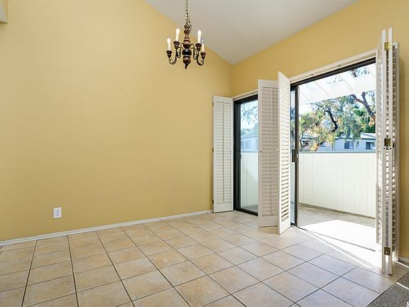 5th image of 10500 Sunland Blvd Unit 6
