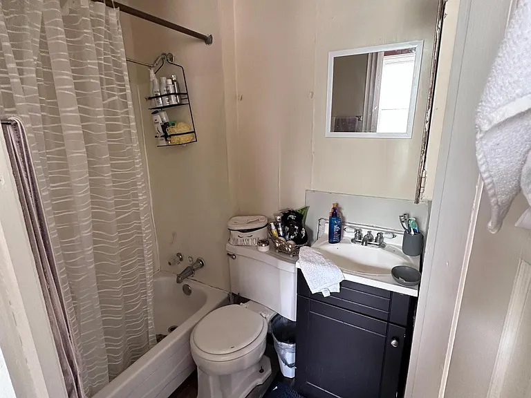 2235 Wheeler St #5 — Photo 3
