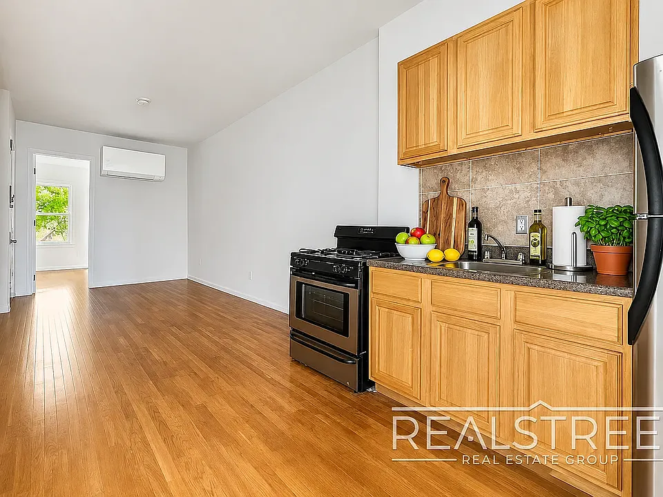 14 Harrison Pl #2L