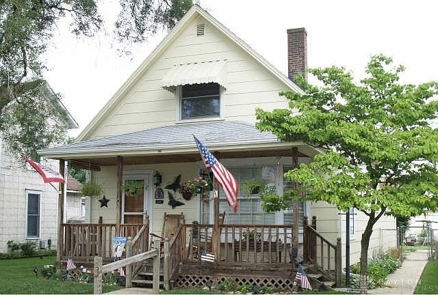 1st image of 828 Camp St