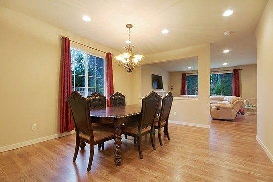 4th image of 11033 243rd Ave NE