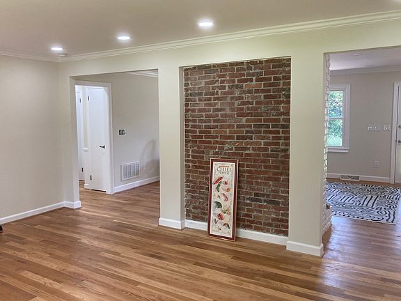 2nd image of 319 Mimosa Dr