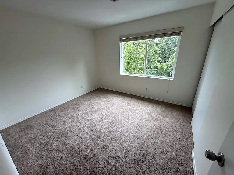 Bedroom 3
Versatile bedroom perfect for family, guests, or a home office.