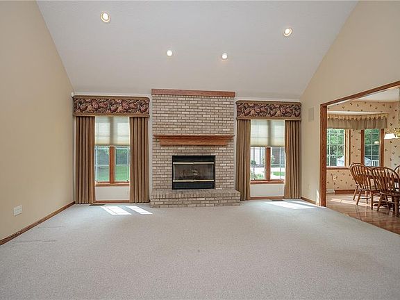 5th image of 16215 Falmouth Dr
