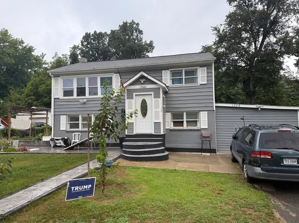 1267 Cronin Dr, Woodbridge, VA 22191