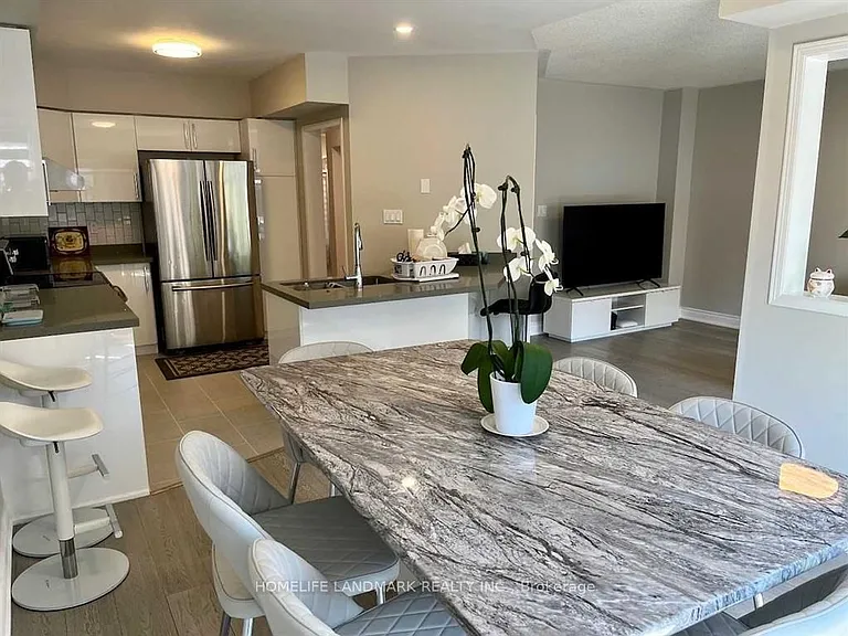 545 Menczel Cres #UPPER — Photo 6