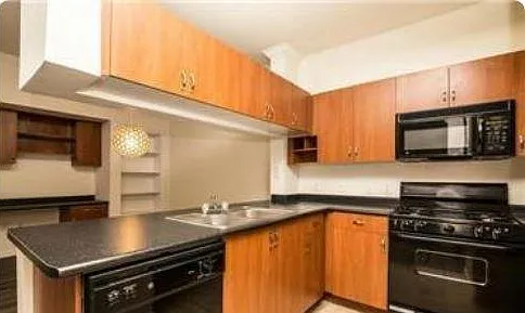 2 bed, 1147 sqft, $1,950 — Photo 2