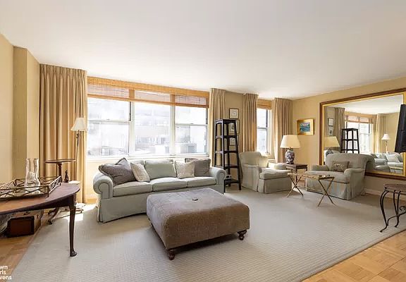 3rd image of 207 E 74th St APT 6G