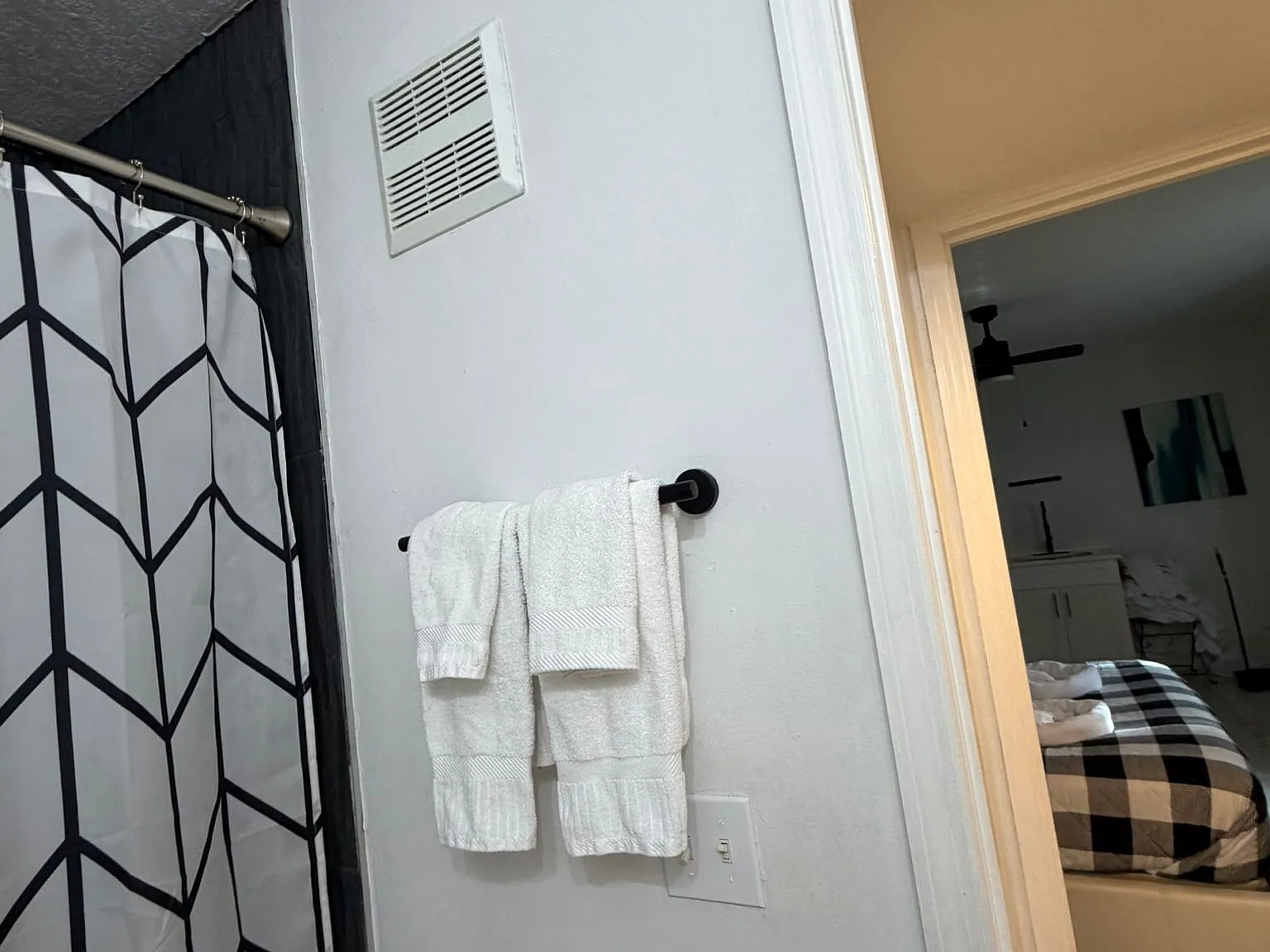 Studio, 400 sqft, $970 — Photo 2