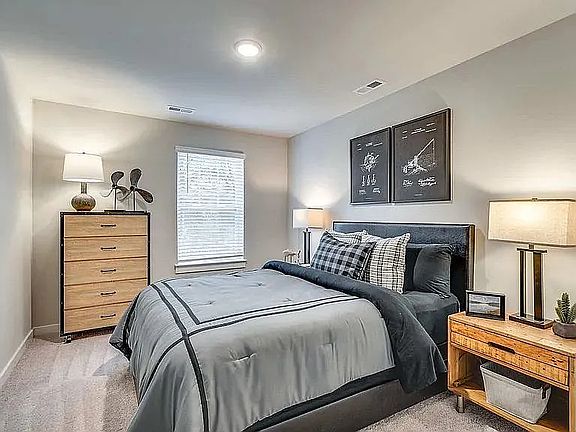 4th image of 549 Swanholme Dr #549