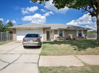 100 Lochwood Ln, Yukon, OK 73099