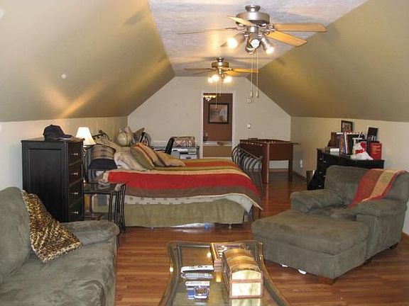 Upstairs bedroom/bonus