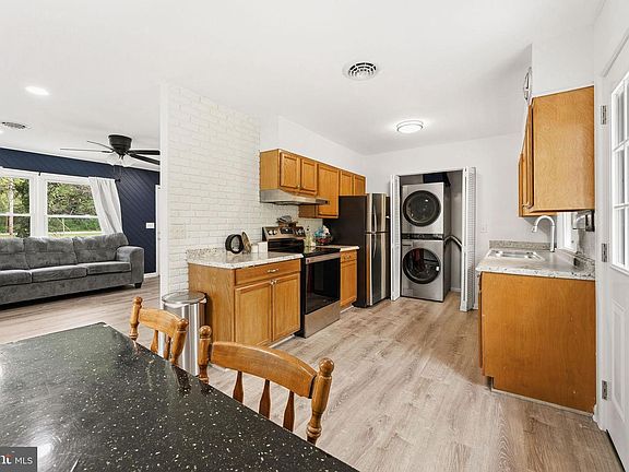 5th image of 11167 Oak Ln