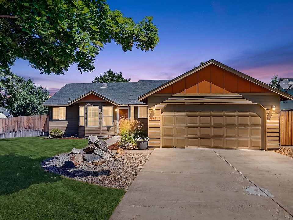 1st image of 2939 SW Reindeer Ave