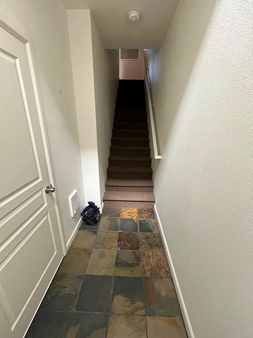 10308 SW Hollyridge Lane ~ Beautiful West Slope Tri-Level Condo — Photo 4
