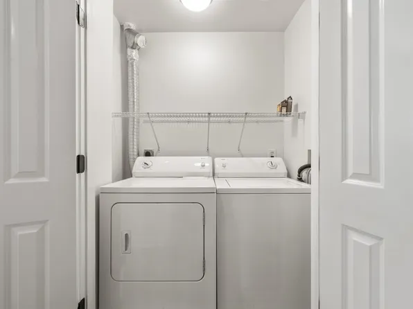 287 Grand Street image 10 of 11