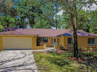 1014 Lady Guinevere Dr, Valrico, FL 33594