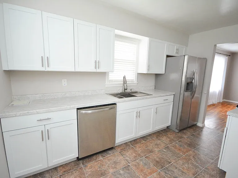 316-18 1/2 Ave SW — Photo 5