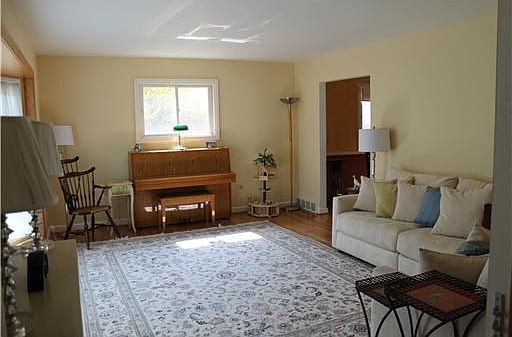2nd image of 1471 King George Blvd