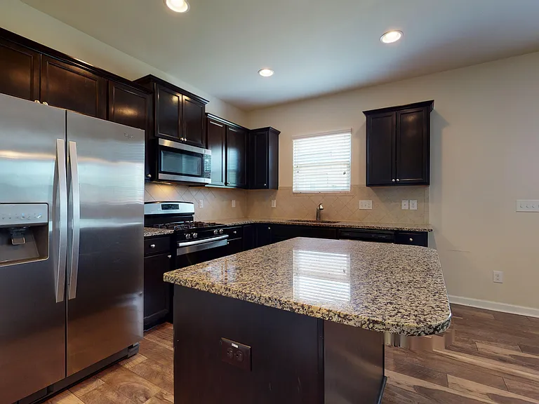 8032 Remington Heights Dr — Photo 4