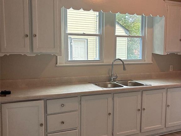 5th image of 307 Hawthorne Rd
