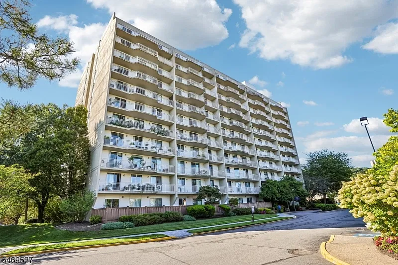 1077 River Rd #205