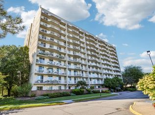 1077 River Rd APT 205, Edgewater, NJ 07020