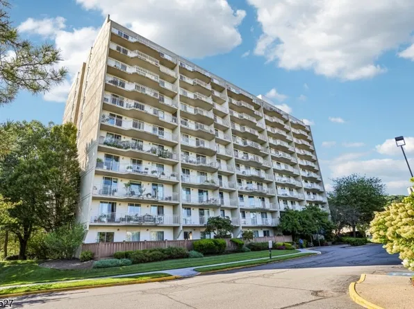 1077 River Rd APT 205, Edgewater, NJ 07020