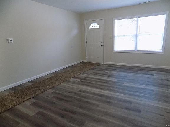 2nd image of 423 E Hubbard Ave