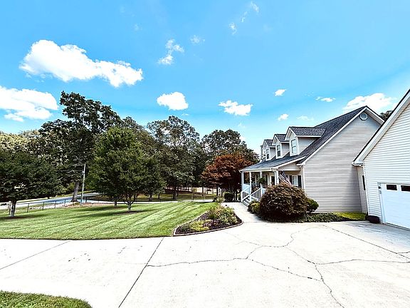 3rd image of 910 Wheeler Rd