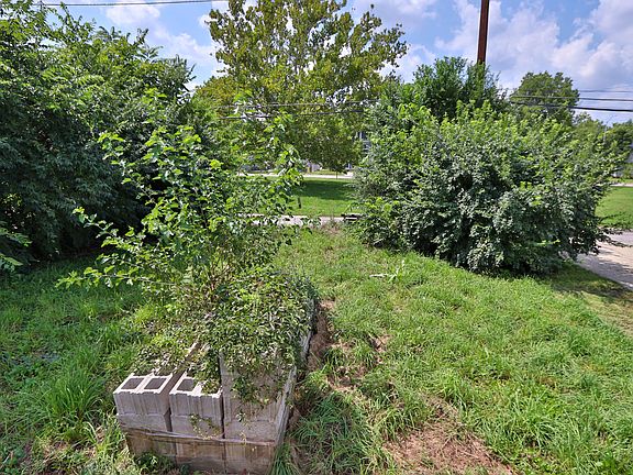 4th image of 2926 Ruckle St