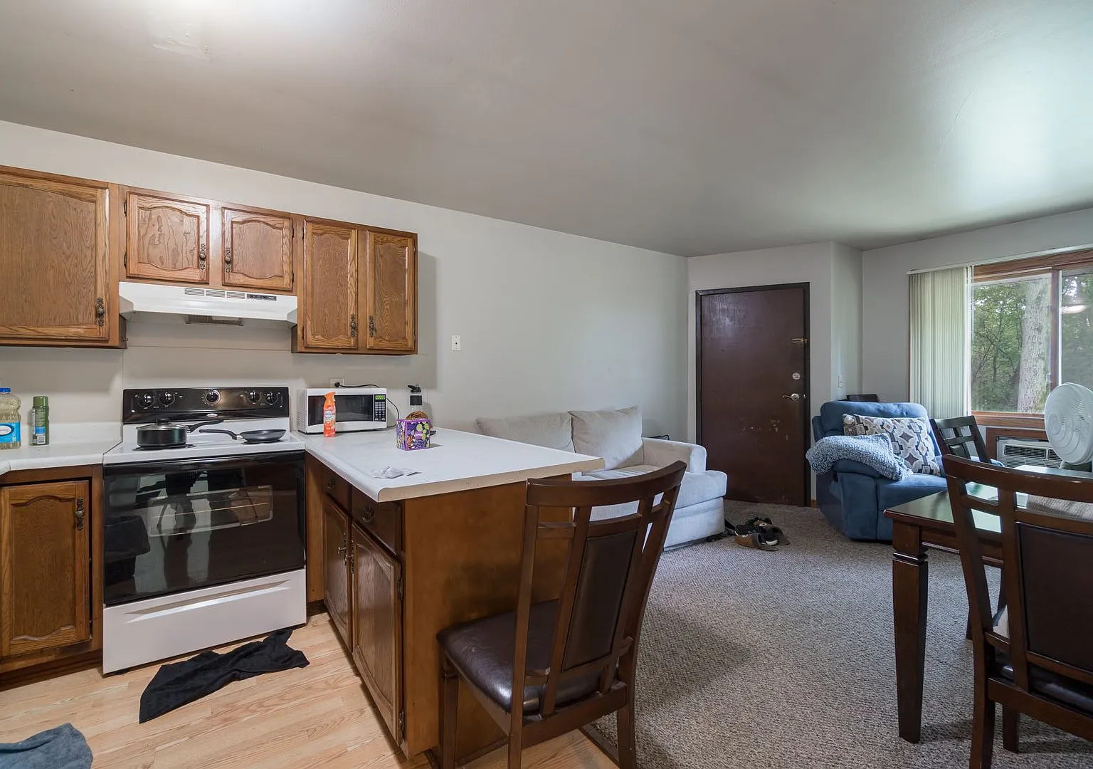 220 S Holly — Photo 2