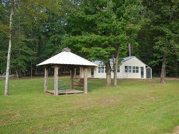 3rd image of 2185 Lakeshore Dr