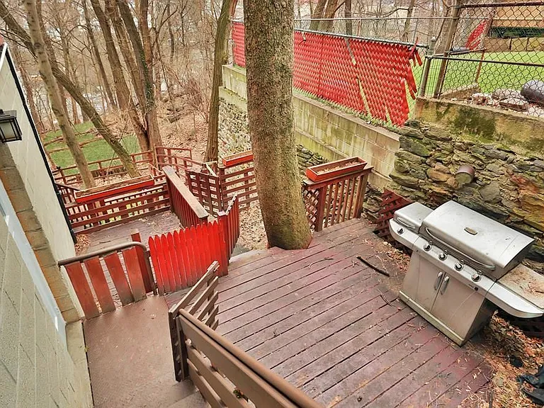 2730 Edgehill Ave — Photo 21