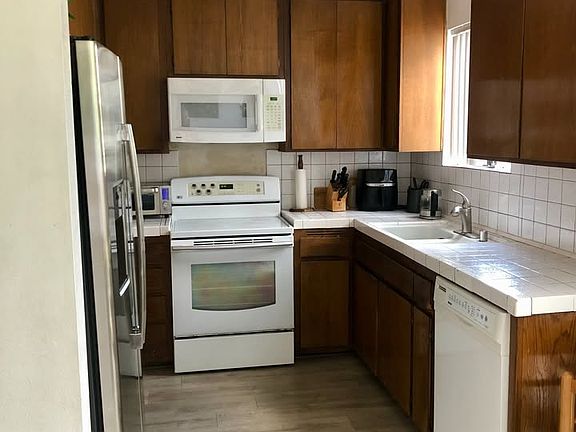 4th image of 1742 S Barrington Ave APT 5