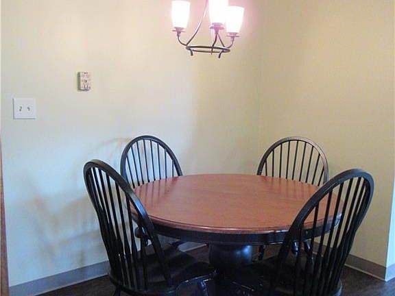 4th image of 3663 Louise St