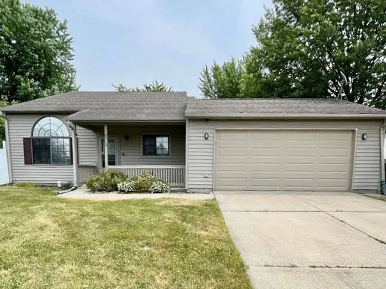 2313 Centennial Ct E — Photo 1