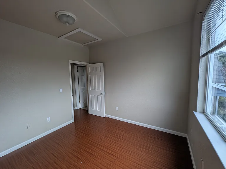 1447 Maple Ave — Photo 8