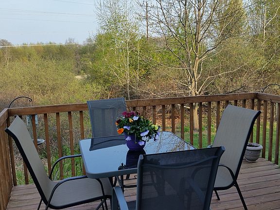 5th image of 8310 Havemeier Way NE