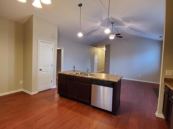4th image of 205 Hidden Oaks Dr
