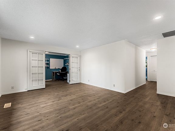 5th image of 4903 Sheridan Drive SE
