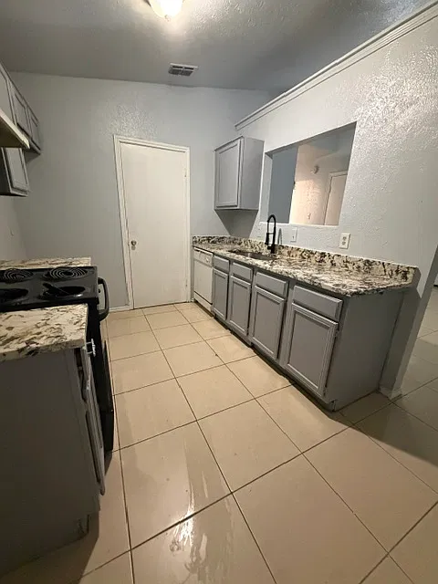 320 S Center St — Photo 2