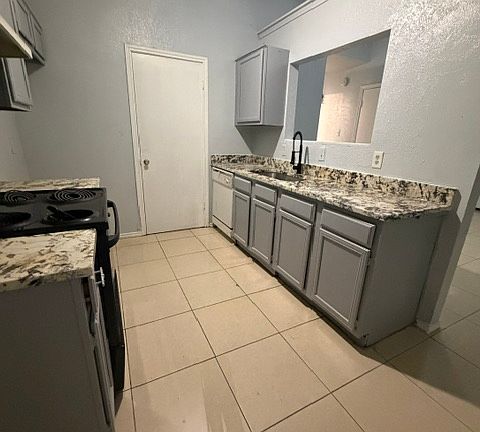 3rd image of 320 S Center St #105