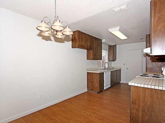5th image of 10174 Country Way