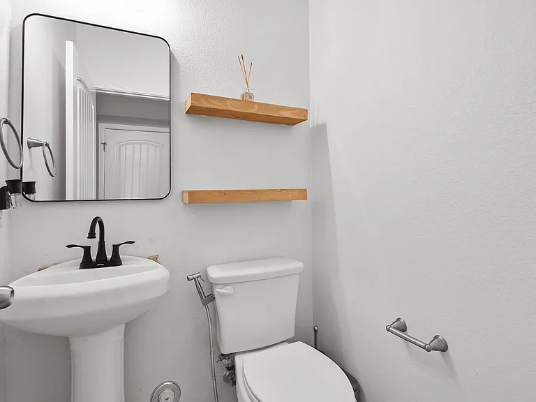 1/2 bath downstairs