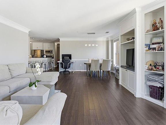 2nd image of 3334 Peachtree Rd NE APT 212