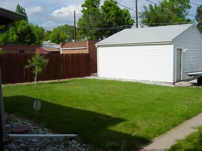2028 Meade St — Photo 20