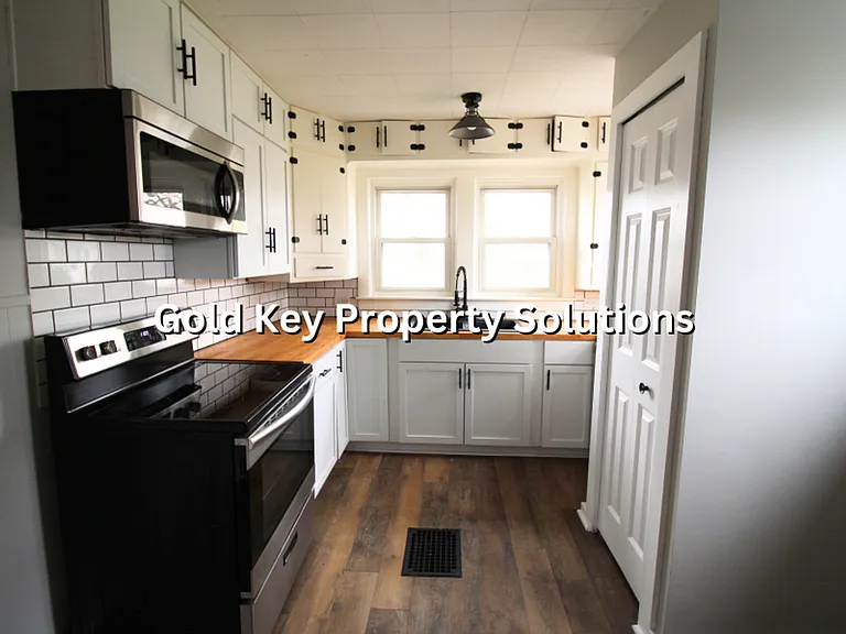 3318 E 14th St — Photo 6