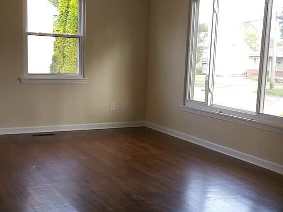 5th image of 565 E Hopocan Ave