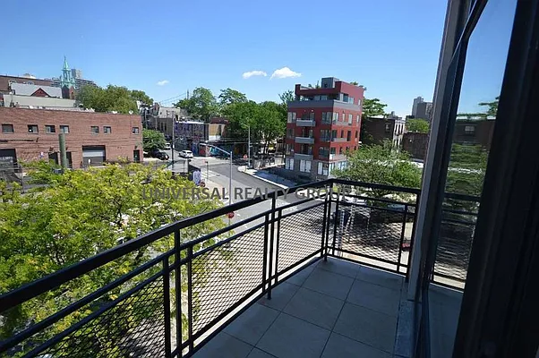 Rented by Universal Realty Group | media 5